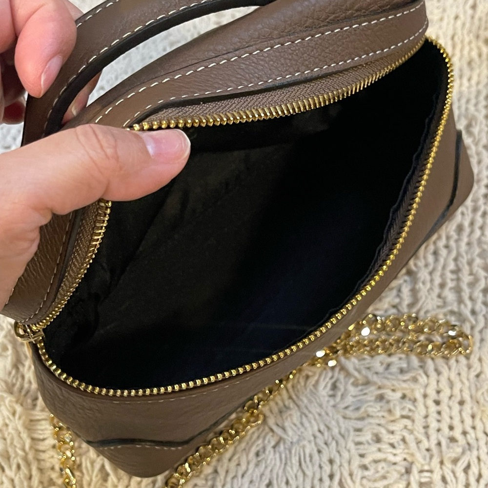 Divina Firenze Crossbody Bag with Gold Chain - Picture 7 of 8
